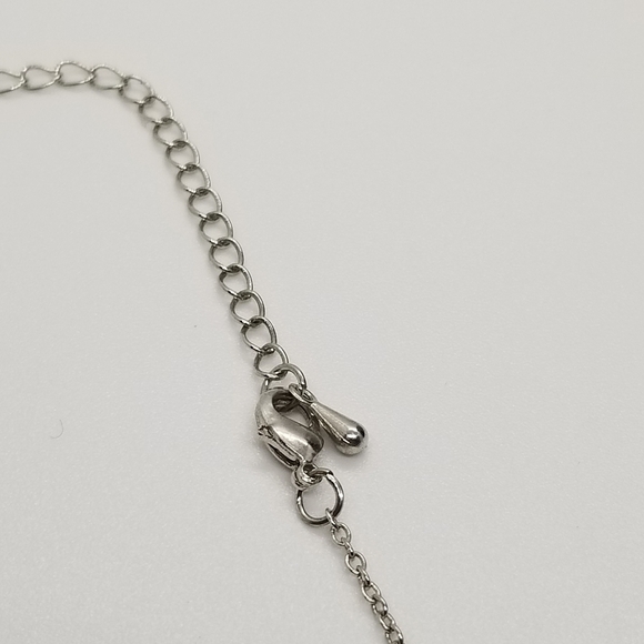 silver tone necklace with white faux pearl - Picture 6 of 6